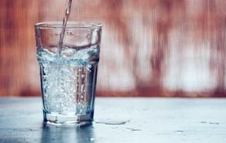 fare acqua frizzante