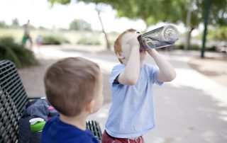 acqua in bottiglia plastica