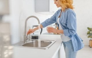 ELIMINARE IL CLORO DALL'ACQUA DEL RUBINETTO
